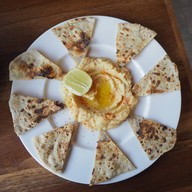 Wawee Bistro By Mama's Kitchen ท่ากระดาษริมเหมือง