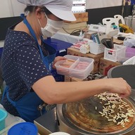 บรรยากาศ Crepe Phorn ตลาดรวมทรัพย์