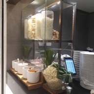 ก๋วยเตี๋ยวเรือเอ็นแก้วหอวัง The Emquartier