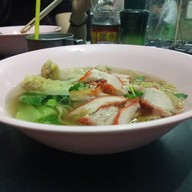 เมนูของร้าน สหชัย บะหมี่เกี๊ยวปูหมูแดง