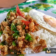 เมนูของร้าน ยายหมุน อาหารตามสั่ง