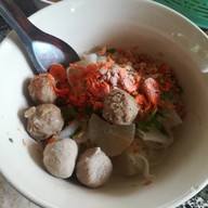 เมนูของร้าน ก๋วยเตี๋ยวป้าพิศ