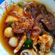 ดร.เย็นตาโฟ เบตง