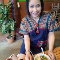 ขนมจีนนั่งยอง