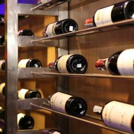 Wine Ninety-nine โรงแรมดิ เอมเมอรัลด์