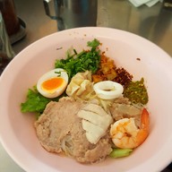 เมนูของร้าน ก๋วยเตี๋ยวต้มยำท้าพิสูจน์