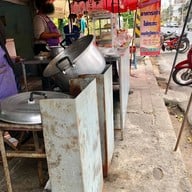 หน้าร้าน กาแฟมนต์วัดกลาง(ริมสระน้ำ)