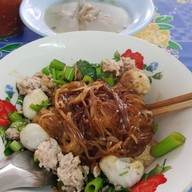 เมนูของร้าน เตี๋ยวหมูน้ำใส เย็นตาโฟ ต้มยำ