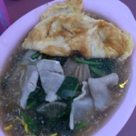 ราดหน้าหมูเด้งเฮียเบิ้ม