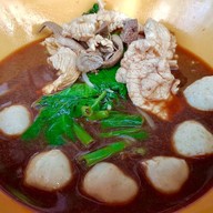 เมนูของร้าน ก๋วยเตี๋ยวเรือเฉินหลง ถนนแสงจันทร์