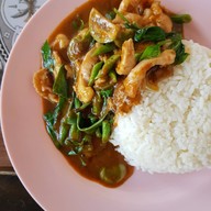 เมนูของร้าน บัวสุวรรณ ราดหน้ายอดผัก