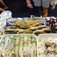 สุดแซ่บ ยำมะม่วงปูม้า เจ้าเก่าสะพานพุทธ ตลาดนัดสายใต้ใหม่