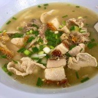 เมนูของร้าน ก๋วยจั๊บนายเอ็ก (Nai Ek Roll Noodle) เยาวราช (primary branch)