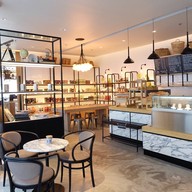 บรรยากาศ Deli Renaissance  Pattaya Resort & Spa