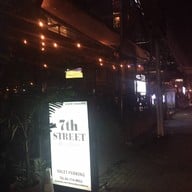 7th Street Bar & Bistro ทองหล่อ 10