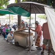 กล้วยปิ้ง หน้าร้านเฮ้งชุนเส็ง พระราม4