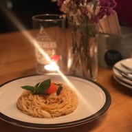 เมนูของร้าน TREAT Cafe & Hangout