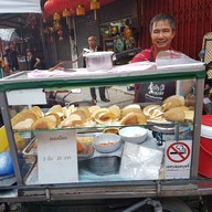 ขนมเบื้องหน้าวัดสันป่าข่อย