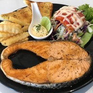 เมนูของร้าน Simple Happiness Cafe อาหารหลากหลายเชิญเข้ามาชมก่อนค่ะ (สเต็ก/เครื่อมดื่ม/ขนมปังปิ้ง/ข้าว) ตลาดหนองแค (ซอยอ๋าเป็ดย่าง)