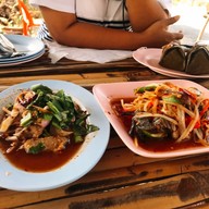 นิว ไก่ย่างบัวตอง 2 สามแยกวิเชียรบุรี