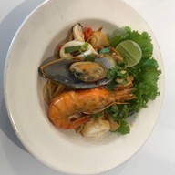 เมนูของร้าน Simple Happiness Cafe อาหารหลากหลายเชิญเข้ามาชมก่อนค่ะ (สเต็ก/เครื่อมดื่ม/ขนมปังปิ้ง/ข้าว) ตลาดหนองแค (ซอยอ๋าเป็ดย่าง)