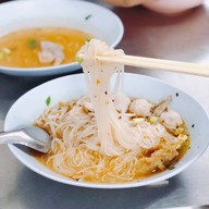 ก๋วยเตี๋ยวอยู่เจริญ