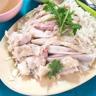 ข้าวมันไก่ใต้ต้นมะขาม