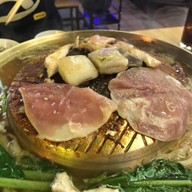 บรรยากาศ อาเฮีย หมูกระทะทอง