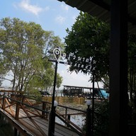 บรรยากาศ ครัวมาดาม@laemnok
