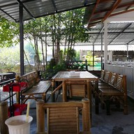 บรรยากาศ ครัวมาดาม@laemnok