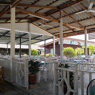 บรรยากาศ ครัวมาดาม@laemnok