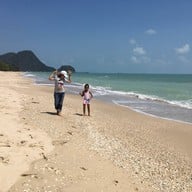 ฟองคลื่นรีสอร์ท