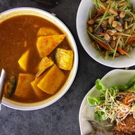 ฟองคลื่นรีสอร์ท