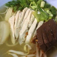 ก๋วยเตี๋ยวไก่ ปลาวาฬ