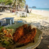 ฟองคลื่นรีสอร์ท