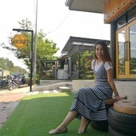 หน้าร้าน Kratai Kub Tao (by The garage cafe)