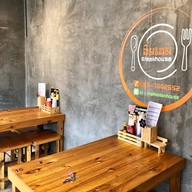 บรรยากาศ อิ่มเอม สเต๊กเฮาส์