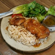 ข้าวไก่อบซอสเสาวรส