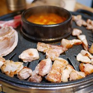 홍대 엉터리생고기 ฮงแด