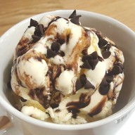 เพลิน Cafe & Dessert