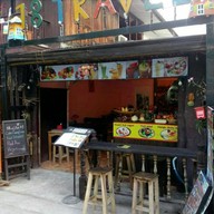 หน้าร้าน 18 Cottage