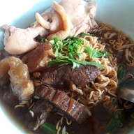 เมนูของร้าน ร้านก๋วยเตี๋ยวไก่ป้าวิน