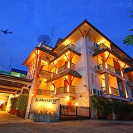 ฟลอรอลไชร์รีสอร์ท