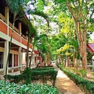 แหลมกุ่มบีชรีสอร์ท