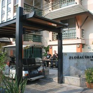 ฟลอรอลไชร์รีสอร์ท