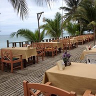 หาดทรายขาวรีสอร์ท