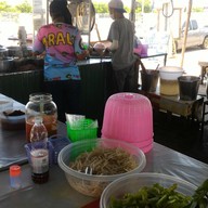 บรรยากาศ ก๋วยเตี๋ยวไก่มะระพระราม 5