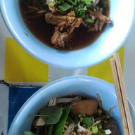 เมนูของร้าน ก๋วยเตี๋ยวไก่มะระพระราม 5