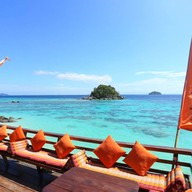 เซเรนดิพิติบีชรีสอร์ท