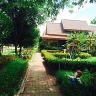 พลอยน้ำค้างรีสอร์ท